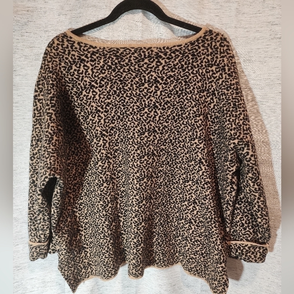 Tahari  2XL Leopard Print 3/4 Sleeve Stretch Knit Cuffed Sleeves - Picture 2 of 6